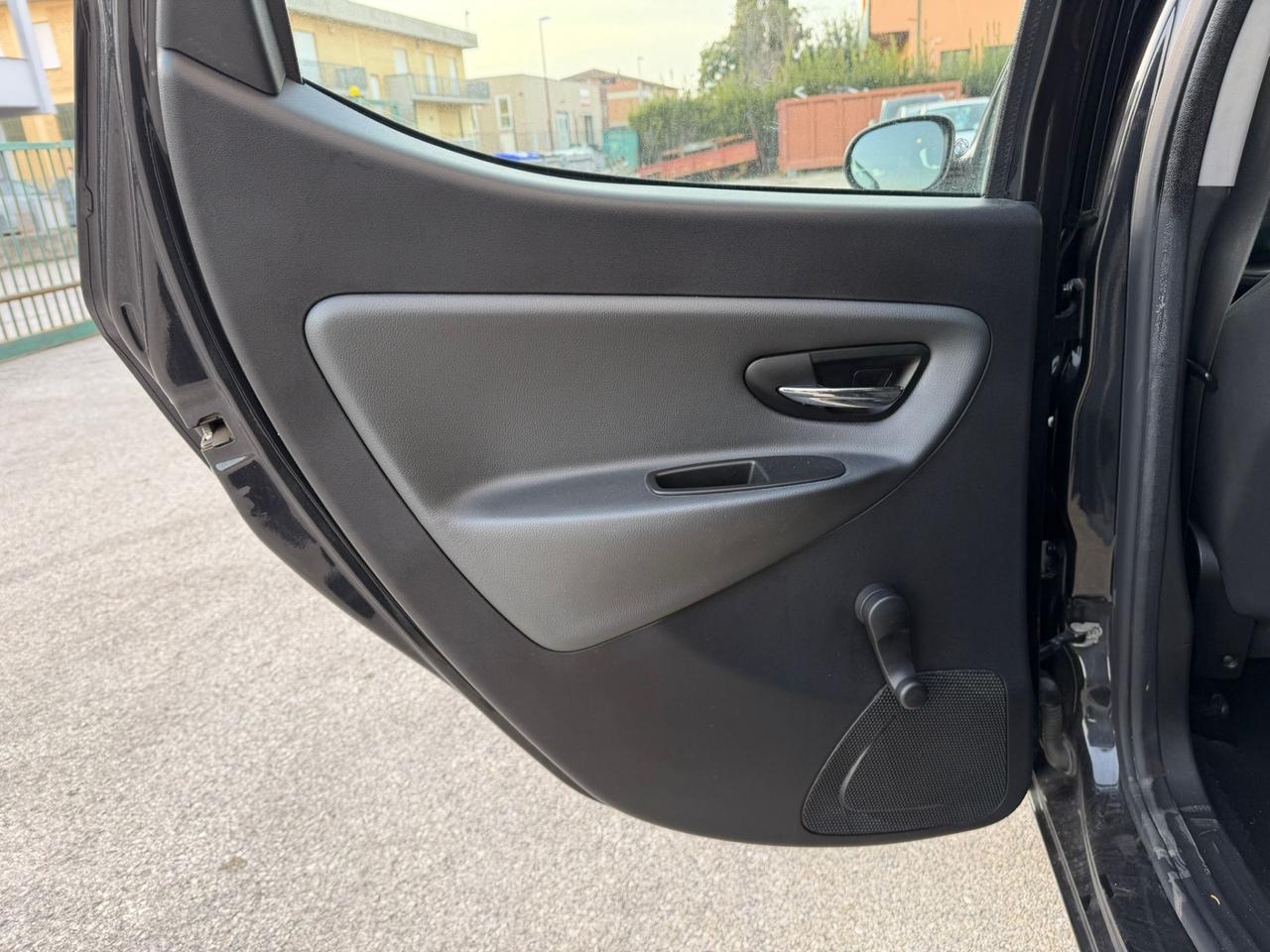 LANCIA Y 1.2 Platinum VENDUTA abbinata con CLASSE B