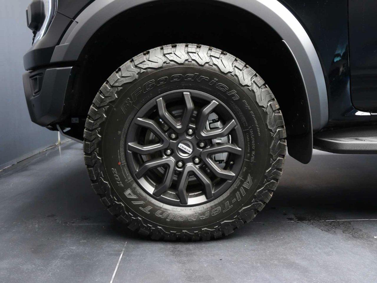 Ford Ranger Raptor 2.0 ecoblue 210cv auto pronto disponibile con due versione di colori
