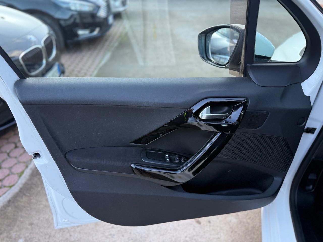 Peugeot 208 1.2 Benzina 82 cv 5 porte Km Certificati