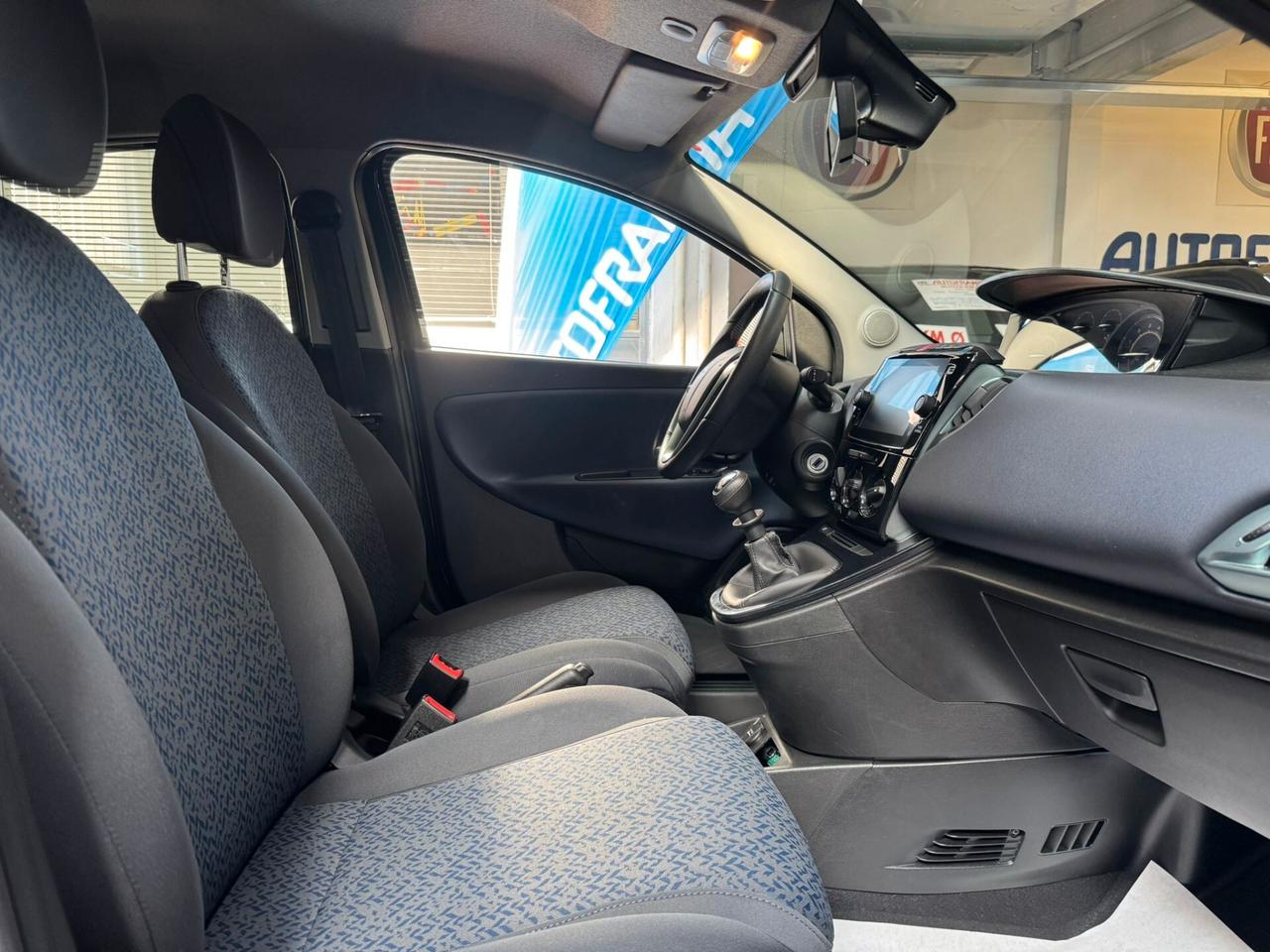 Lancia Ypsilon 1.0 FireFly 5 porte S&S Hybrid Gold
