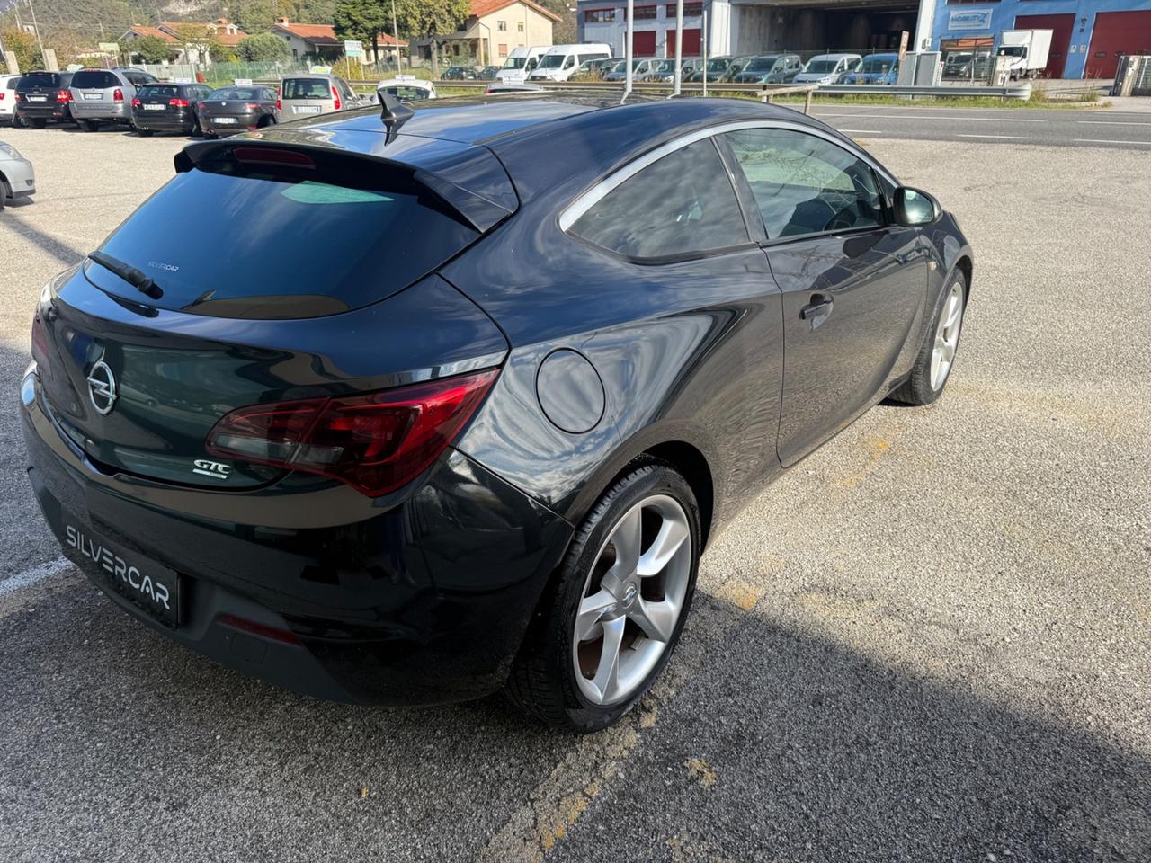 Opel Astra GTC 1.6 Turbo 180CV 3 porte Cosmo S