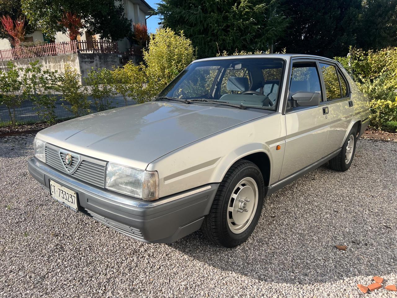 Alfa Romeo 90 2.0i Super clima