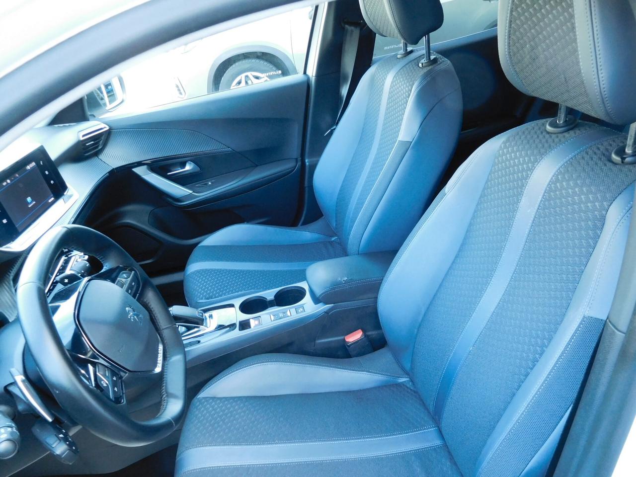 Peugeot 2008 BlueHDi 130 S&S EAT8 Allure