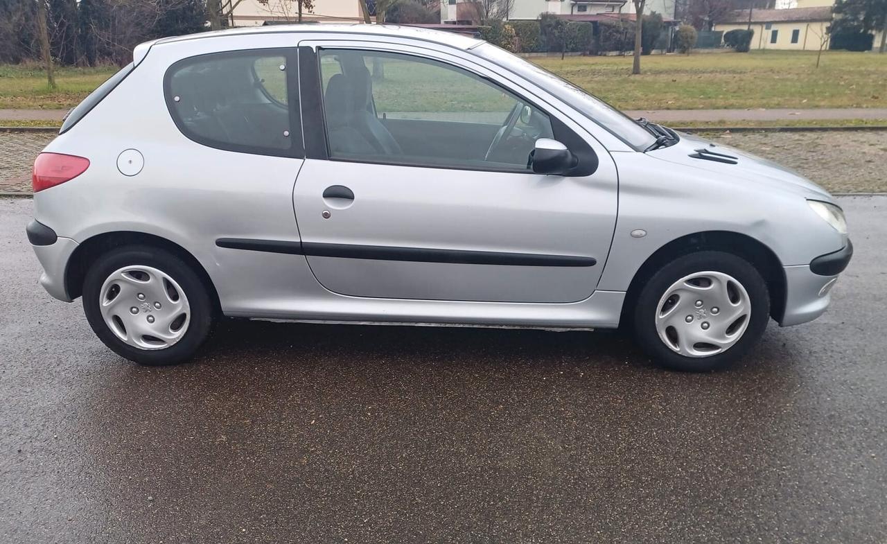 Peugeot 206 1.1 3p. XT