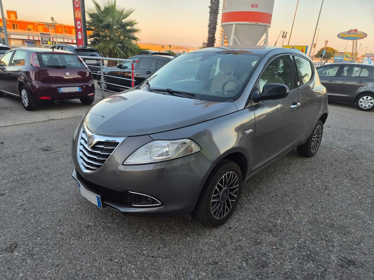 Lancia Ypsilon 0.9 TwinAir 85 CV 5 porte Metano Ecochic Silver