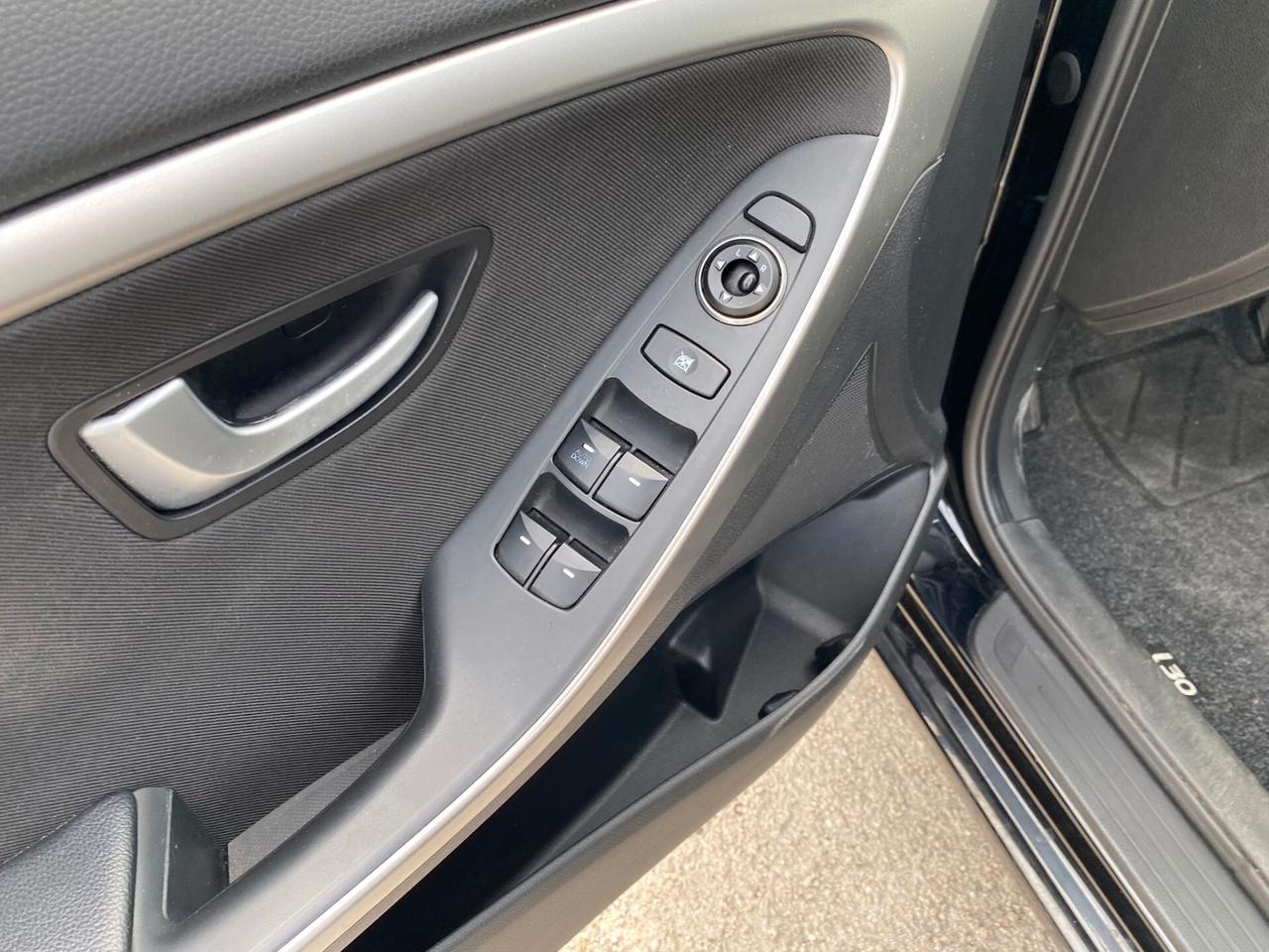 Hyundai i30 1.6 CRDi 5p. 110cv full opt nuova 2013