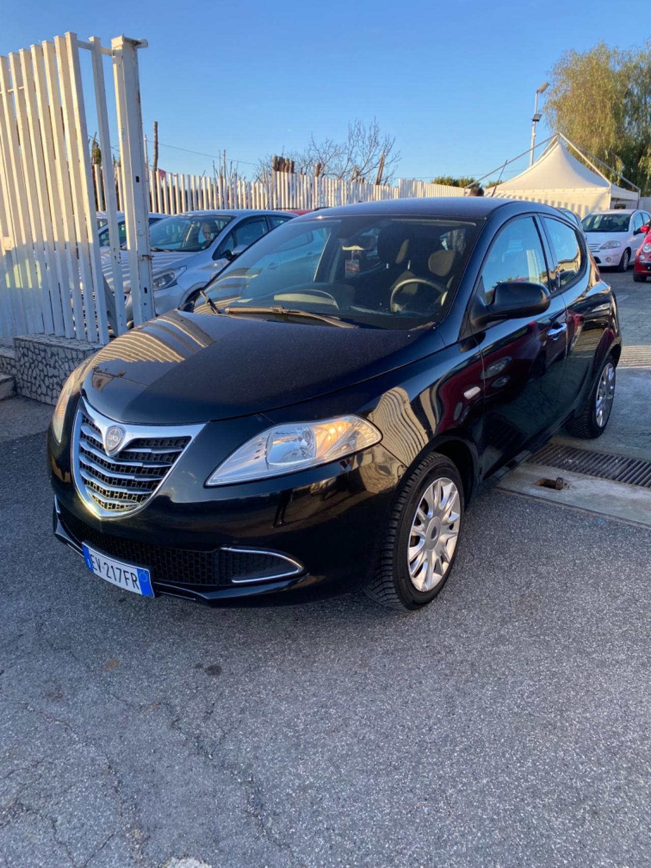 Lancia Ypsilon 1.2 69 CV 5 porte GPL Ecochic Silver
