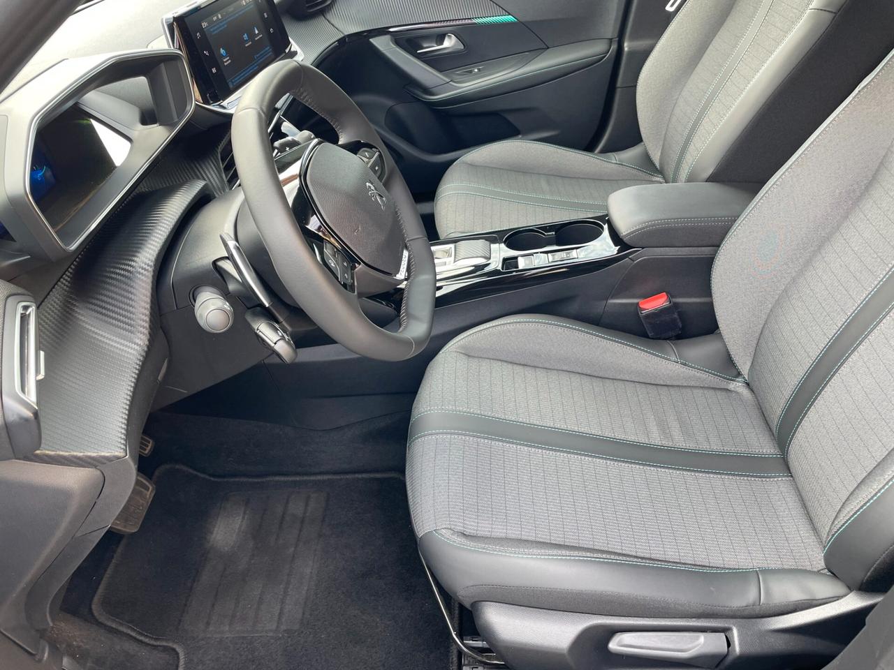 Peugeot 2008 1.2 puretech Allure AUTOMATICA NESSUN VINCOLO