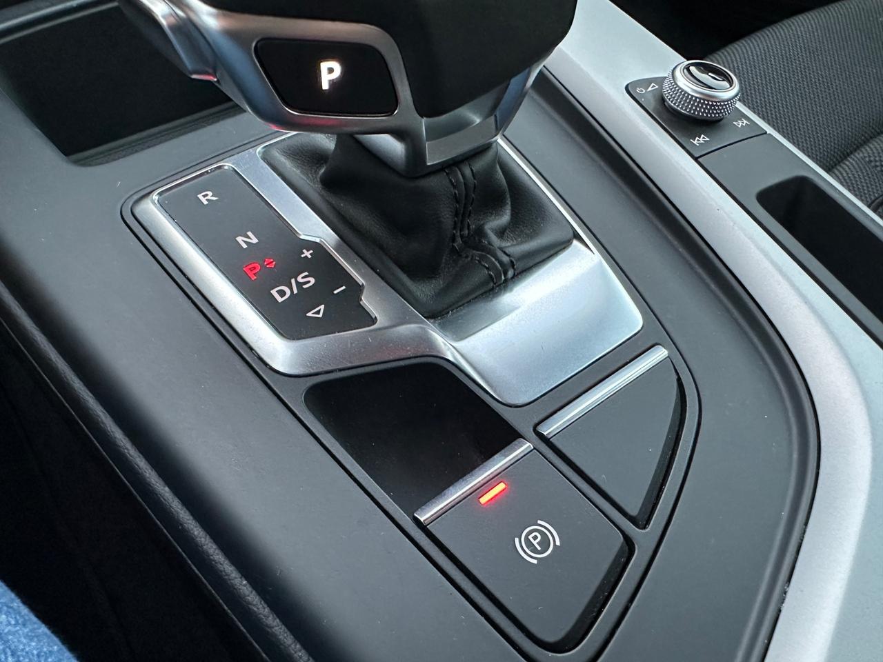 Audi A4 Avant 40 TDI quattro S tronic Business Advanced