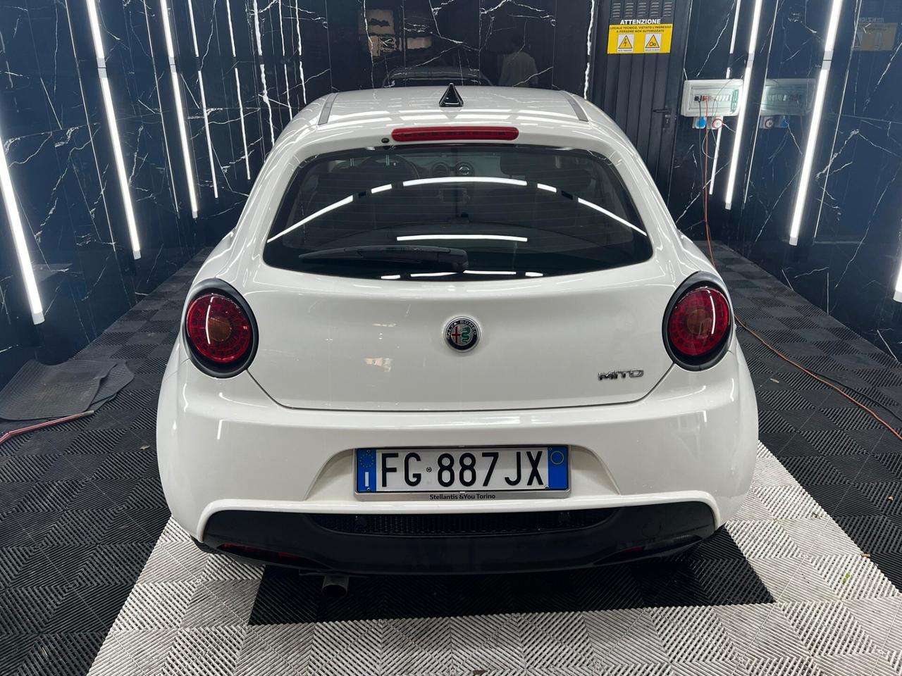Alfa Romeo MiTo 2017 1.4 Distinctive 78cv E6