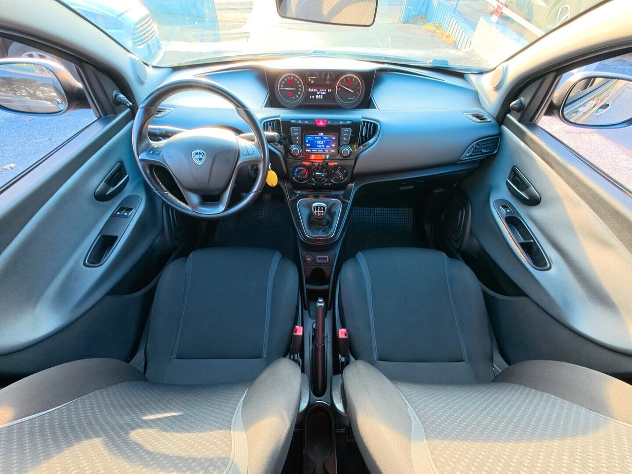 Lancia Ypsilon 1.2 69 CV 5 porte Silver