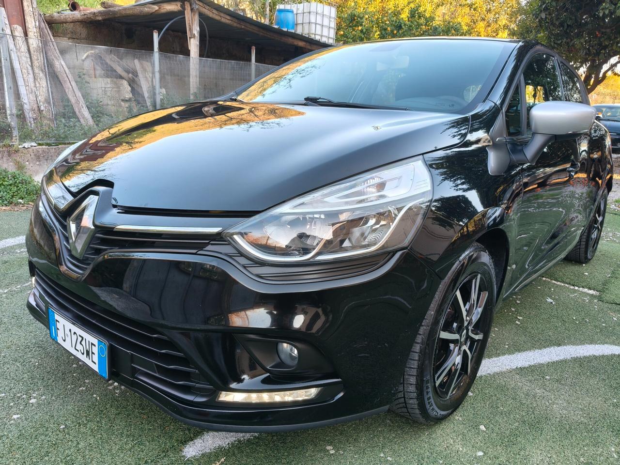 Renault Clio 1.2 FULL OPTIONAL 2017 KM 110
