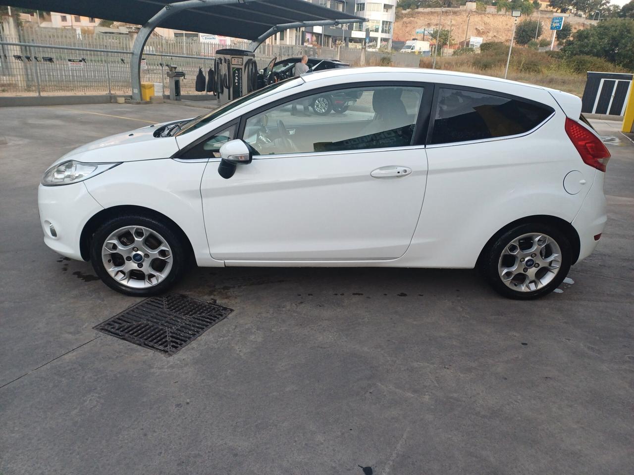 Ford Fiesta 1.4 TDCi 70CV 3 porte Titanium 2013