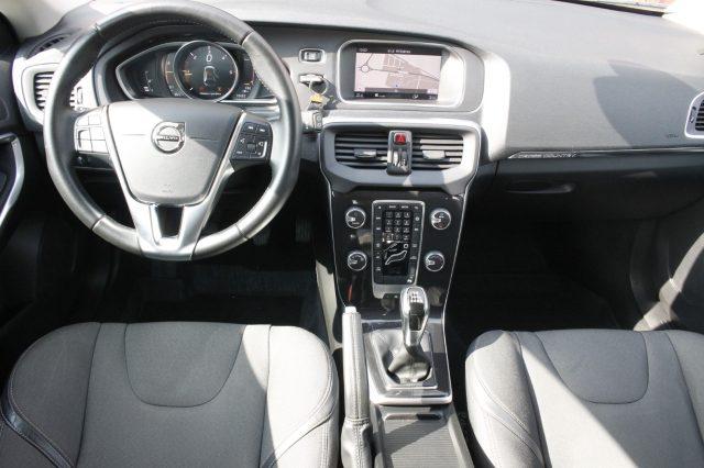 VOLVO V40 Cross Country D2 Business FULL-LED