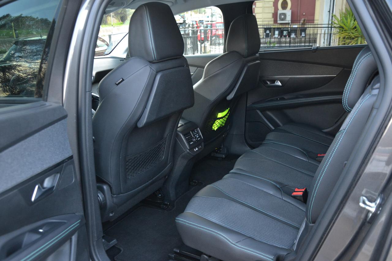 Peugeot 5008 2.0 HDi 180CV 7POSTI AUT.+NAV+LED+RCAM+PELLE+PDC