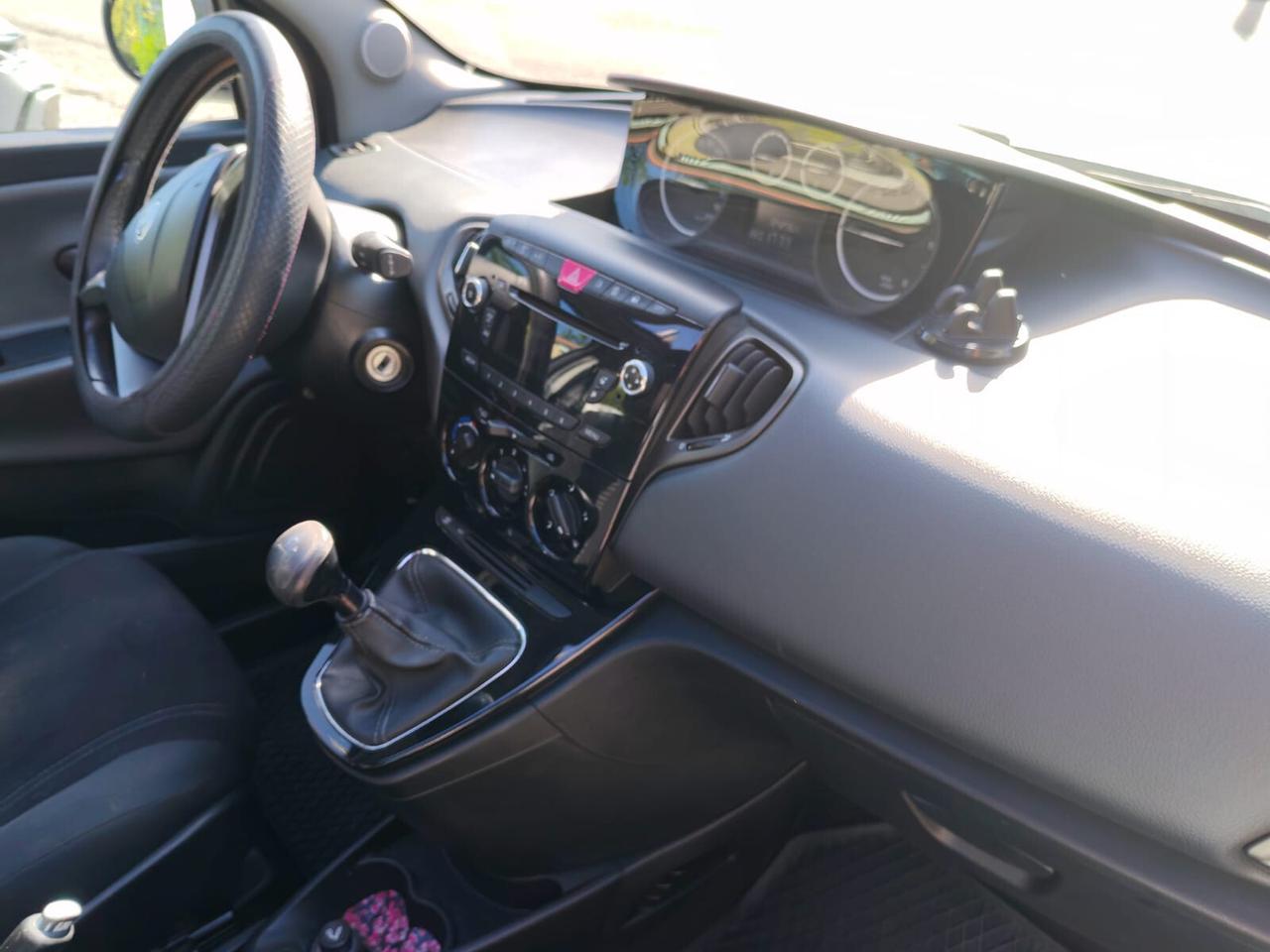 Lancia Ypsilon 0.9 TwinAir 85 CV 5 porte S&S DFN Platinum