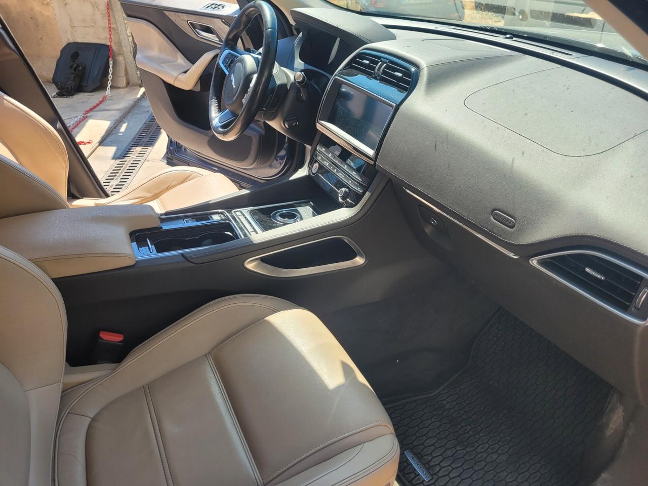 Jaguar F-Pace 2.0 D 180 CV AWD aut. Pure