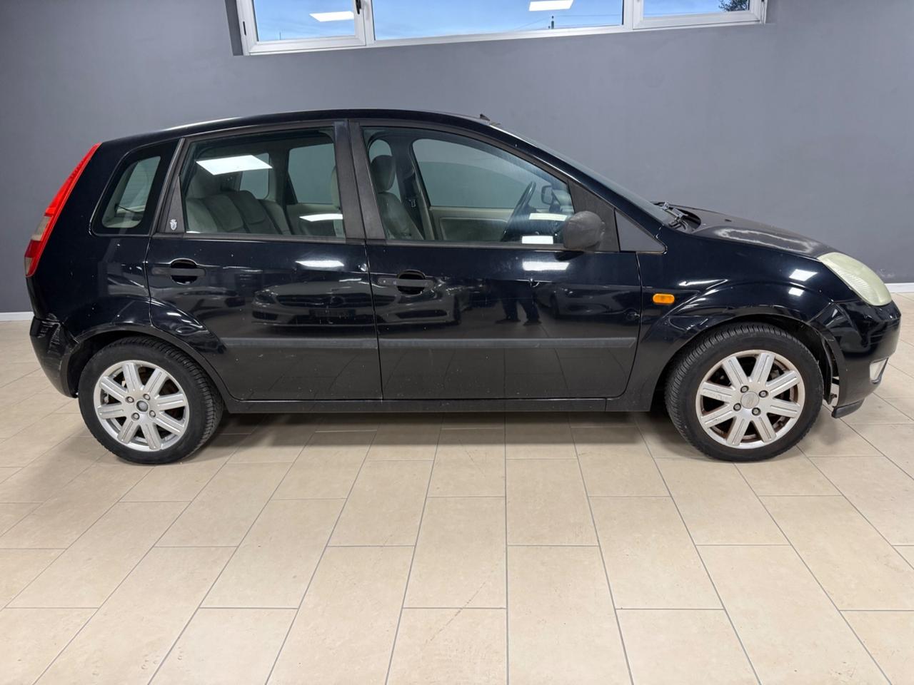Ford Fiesta 1.4 16V 5p. Ghia