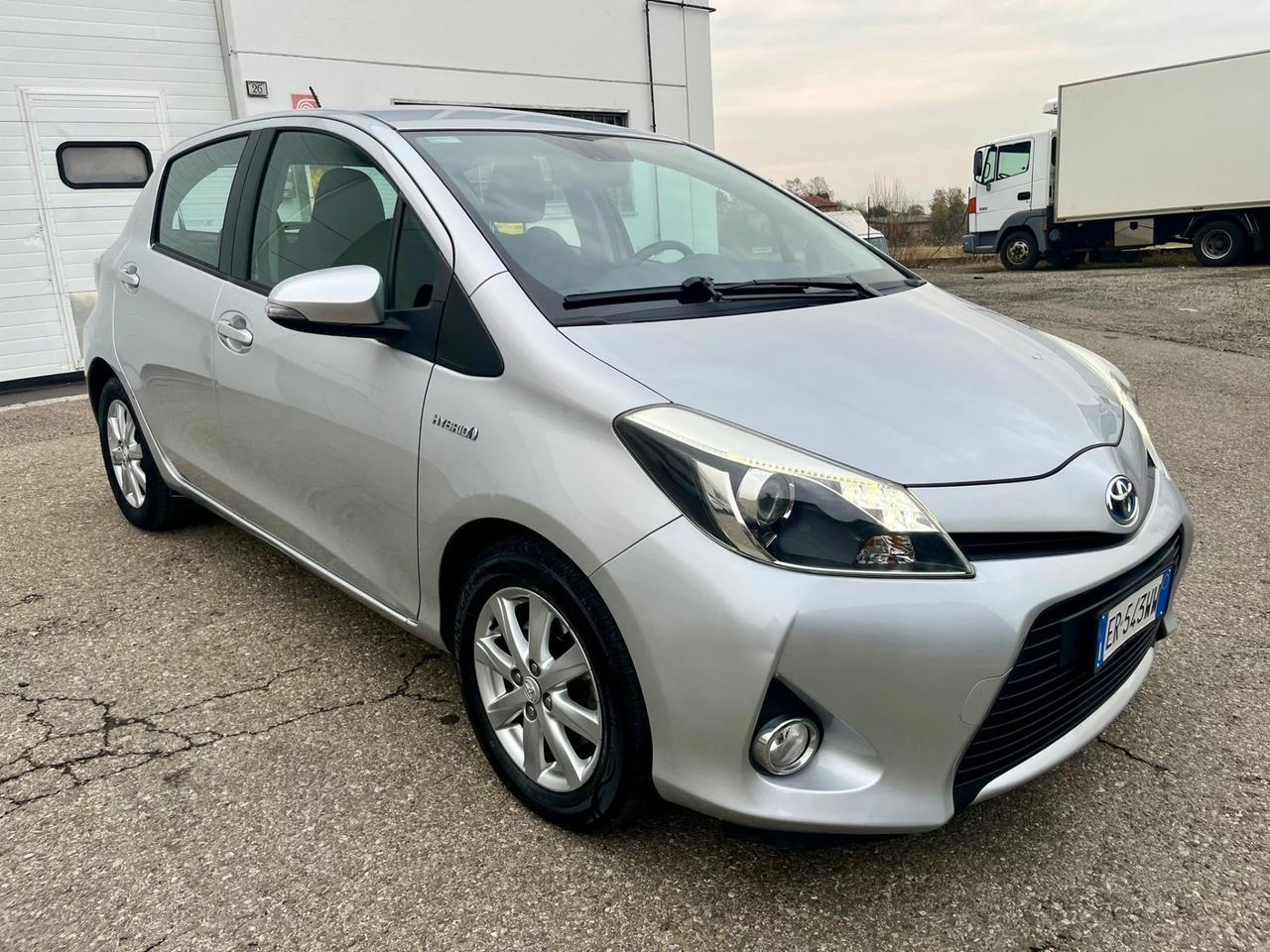 Toyota Yaris 1.5 Hybrid 104.000km 2013 perfetta