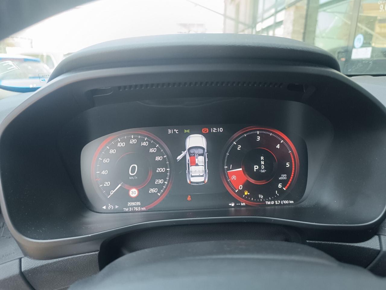 Volvo XC40 D3 Momentum Pro AUTOM. RETROCAMERA NAVI