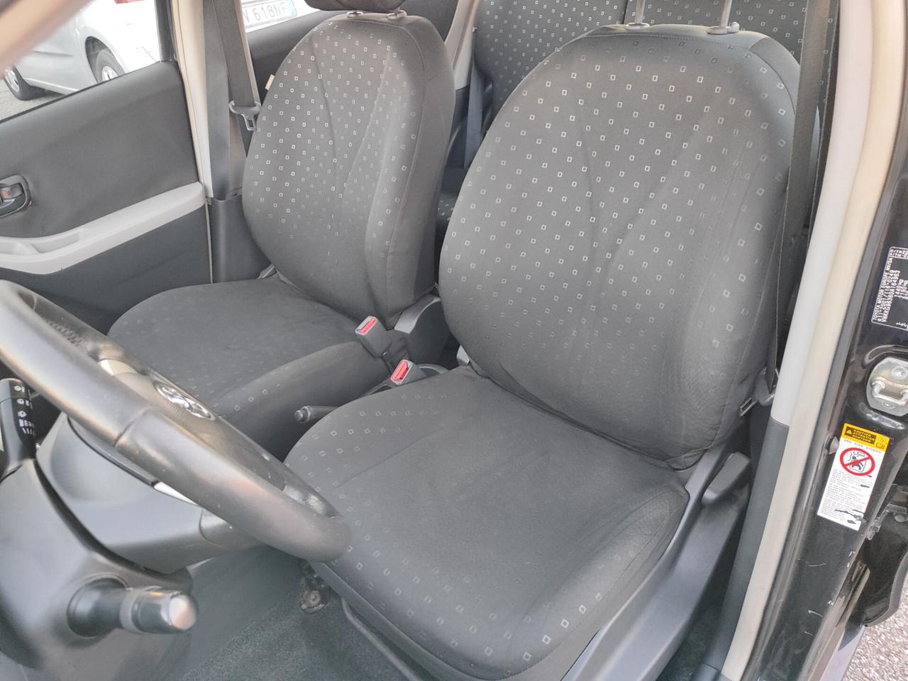 Toyota Yaris 1.0 5 porte
