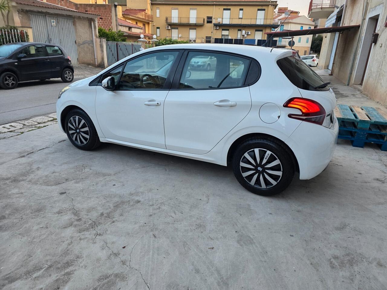 Peugeot 208 BlueHDi 75 5 porte Active
