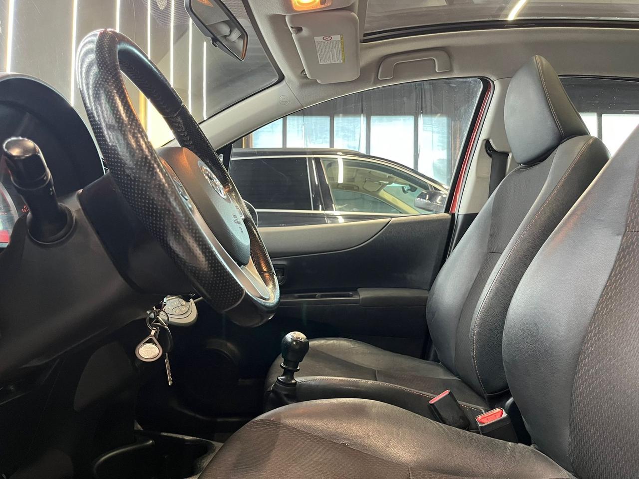 Toyota Yaris 1.4 D-4D 5 porte Lounge TETTO OK NEOPATENTATI