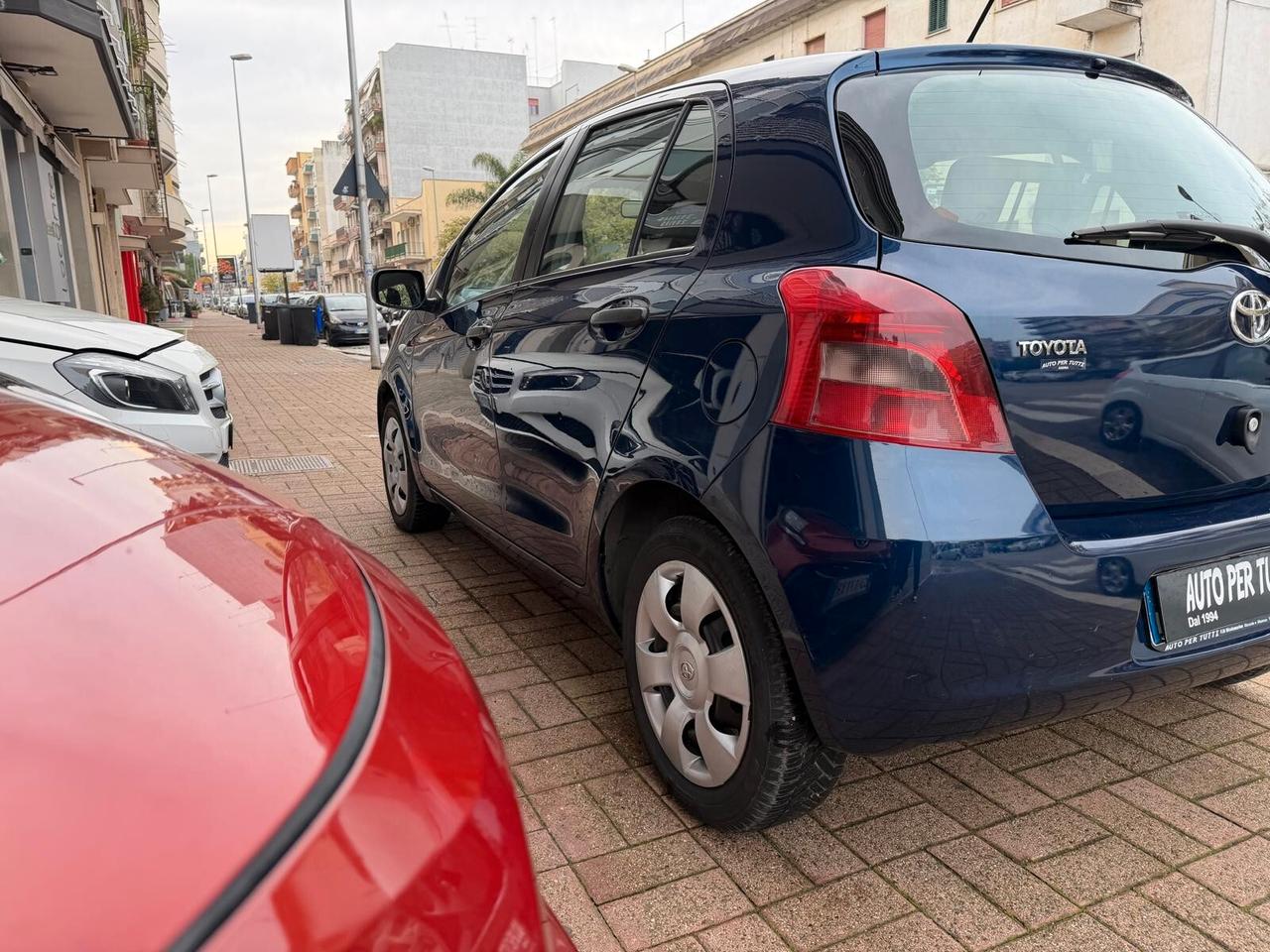 Toyota Yaris 1.0 5 porte Sol