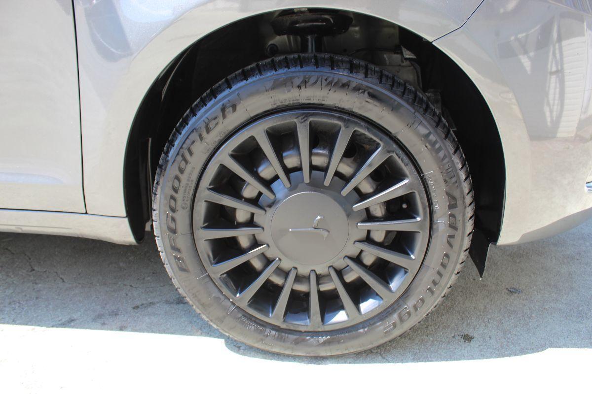 LANCIA - Ypsilon - 1.0 FireFly 5p.S&S Hyb. Gold Pl.