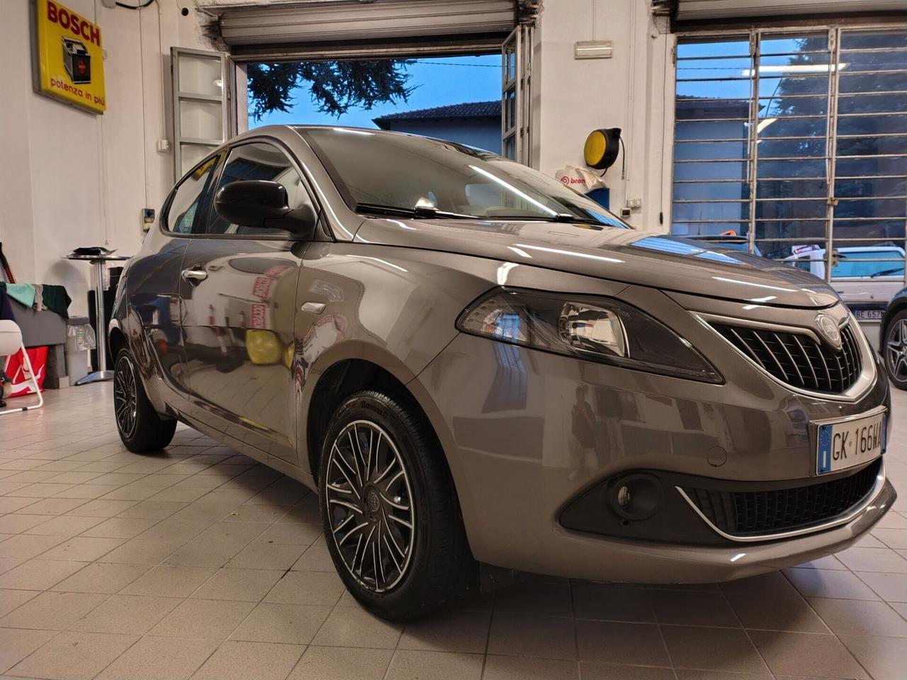 LANCIA YPSILON 1.0 HYBRID OK NEOPATENTATI