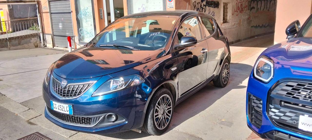 Lancia Ypsilon 1.0 FireFly 5 porte S&S Hybrid Ecochic Silver