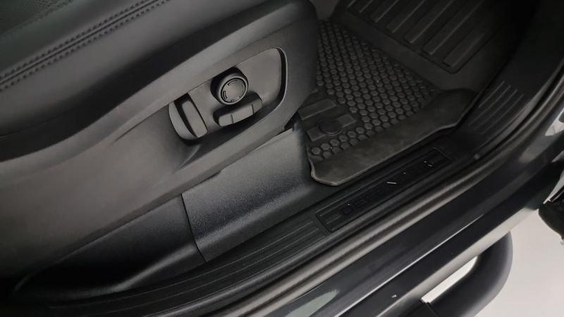 Land Rover Defender 110 3.0d i6 mhev X-Dynamic SE awd 200cv auto