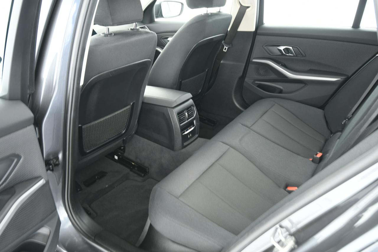 BMW 320d Touring mhev 48V xdrive Business Advantage auto APP CONNECT