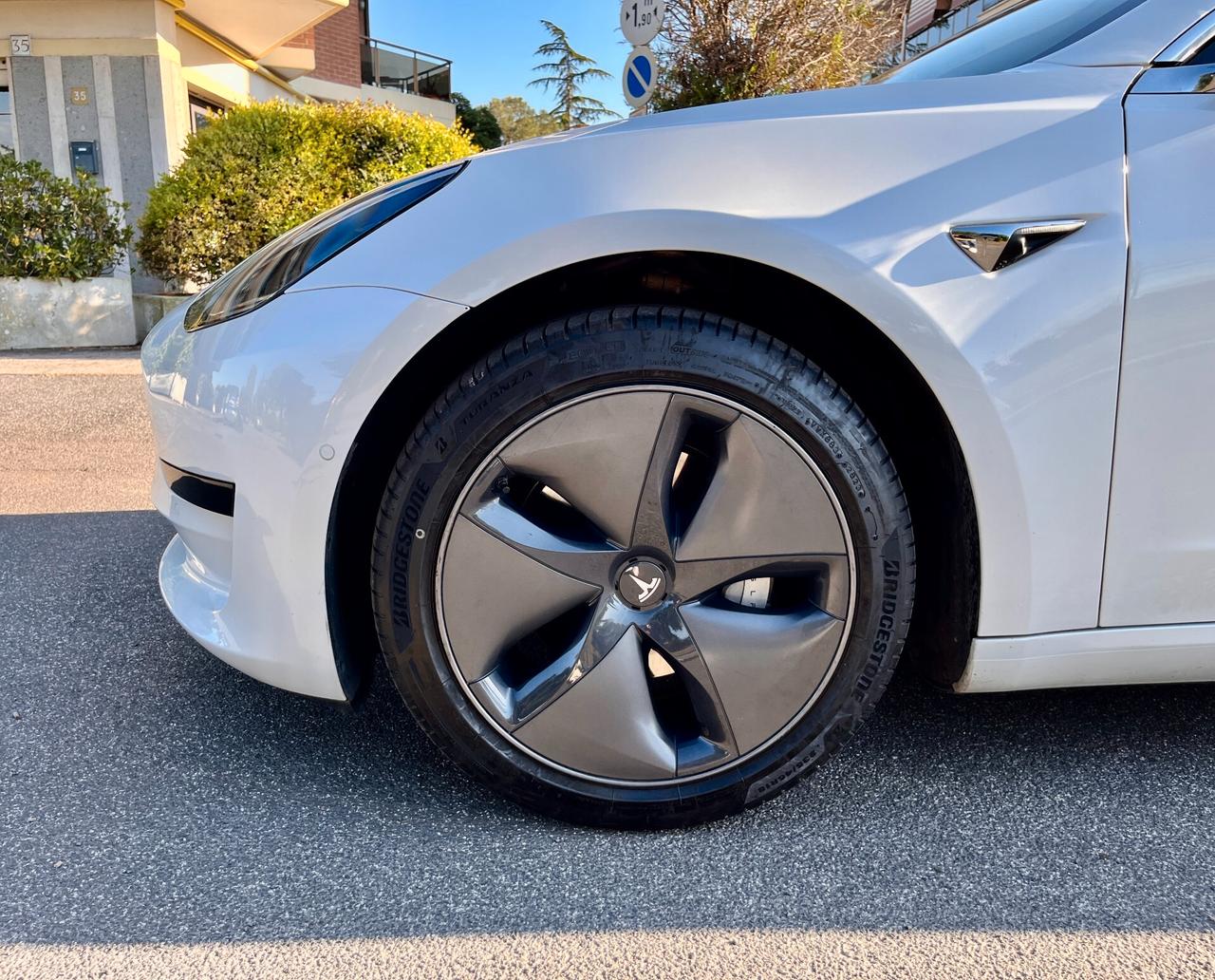 Tesla Model 3 Model 3 Standard RWD Plus