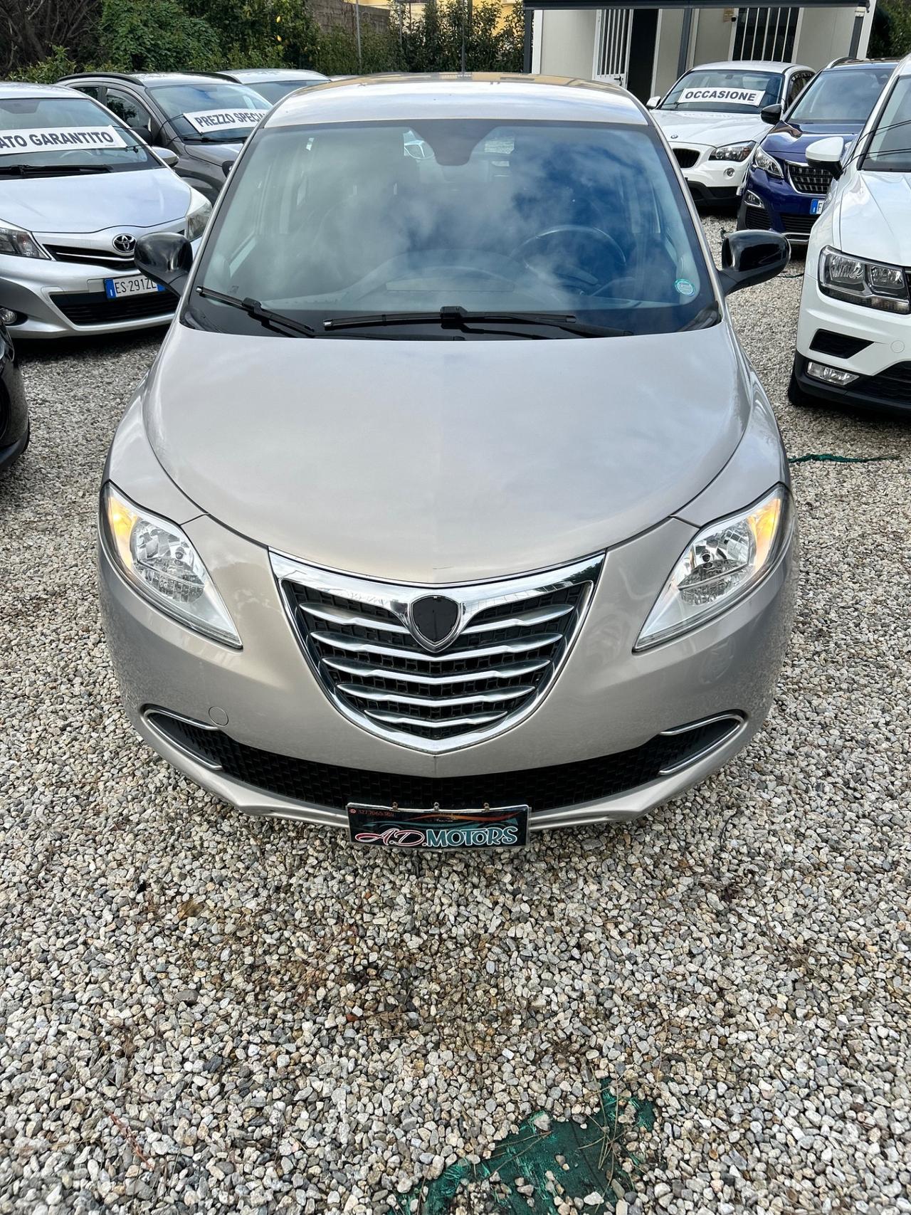 Lancia Ypsilon 1.2 69 CV 5 porte S&S Silver