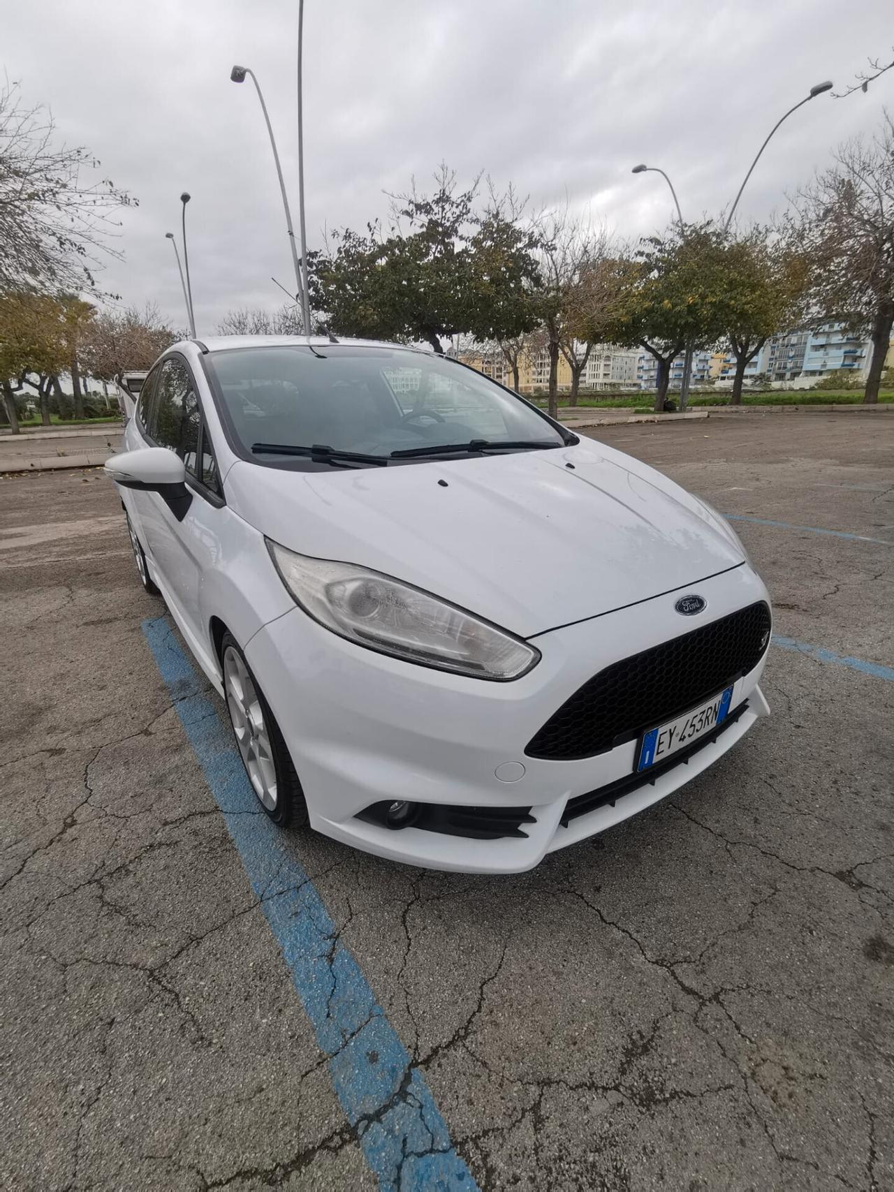 Ford Fiesta 1.6 182CV 3 porte ST - 2015