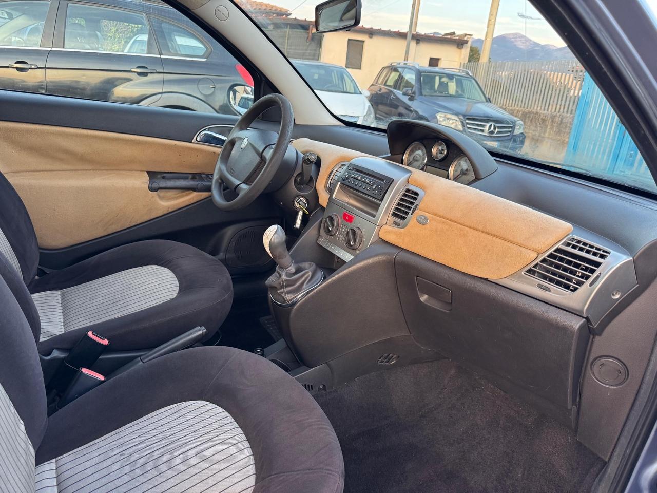 Lancia Ypsilon 1.3 MJT 75 CV Platino