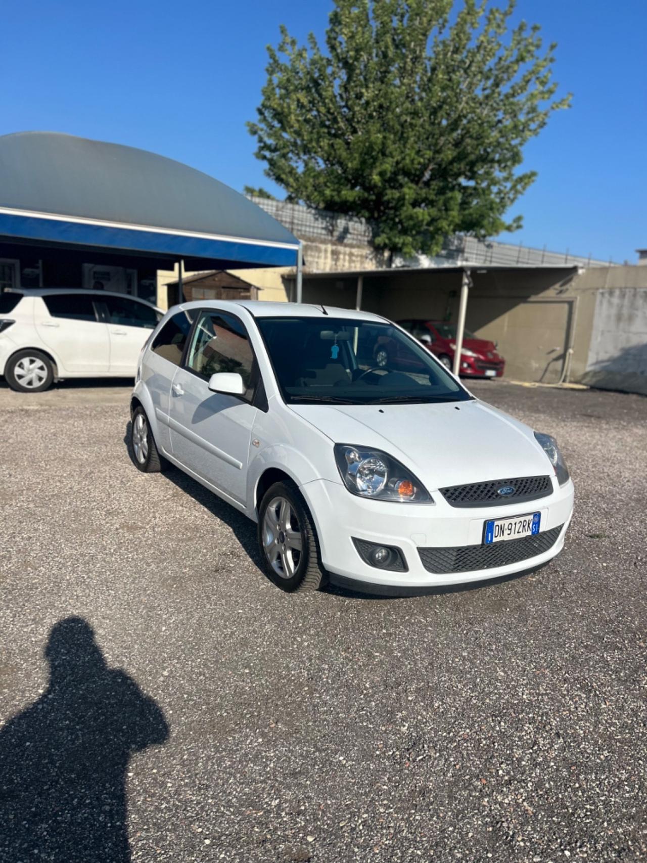 Ford Fiesta 1.2 16V 3p. Ghia