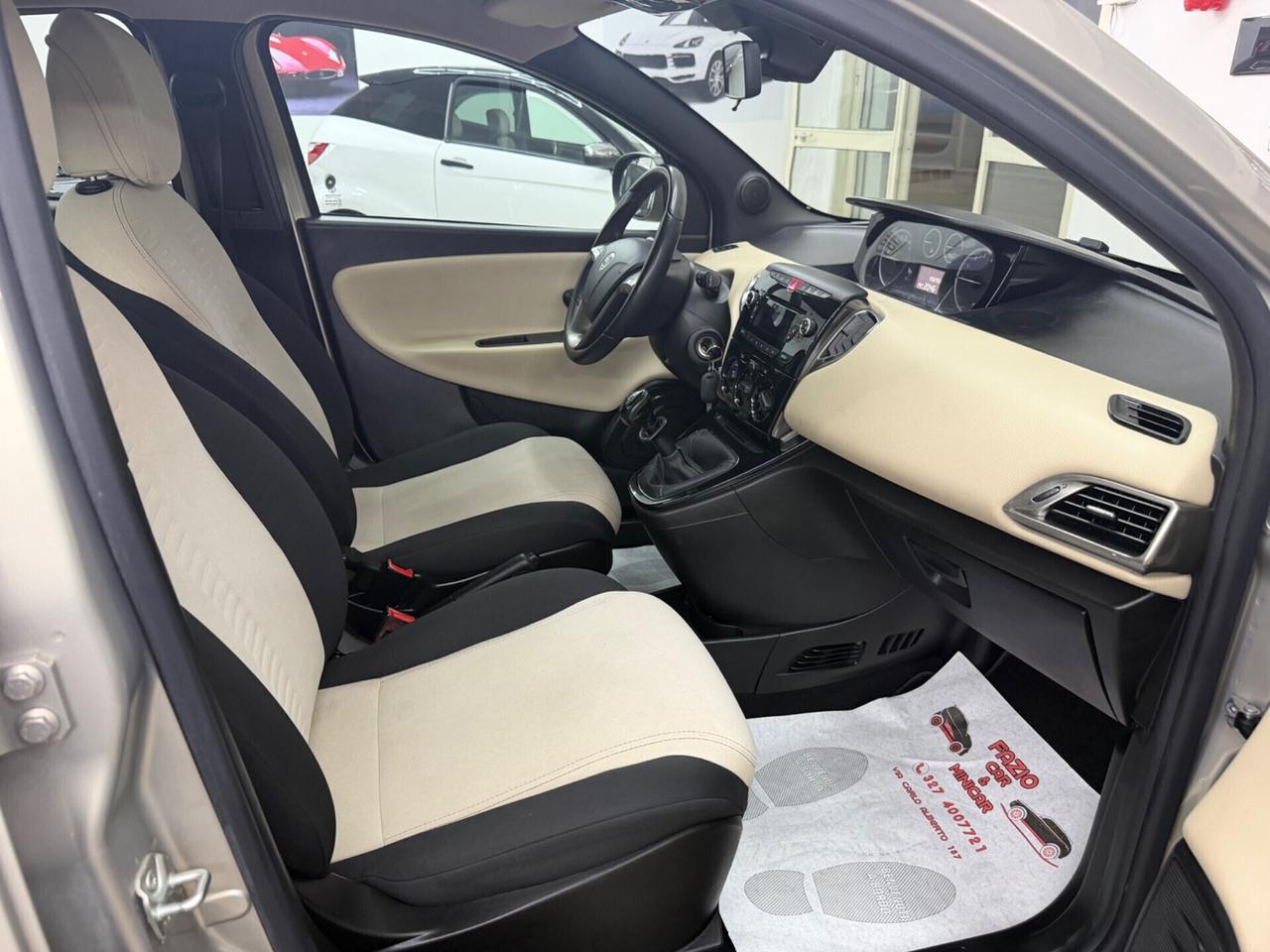 Lancia Ypsilon 1.2 69Cv
