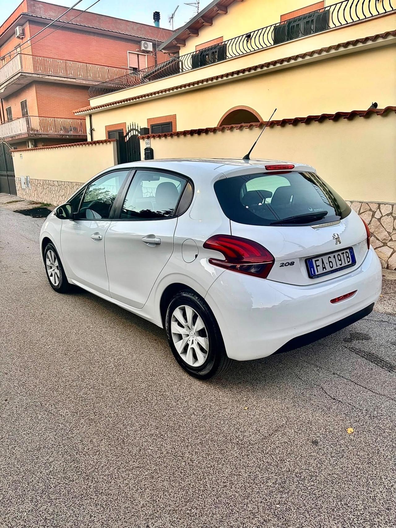 Peugeot 208 1.4 HDi 68 CV 5 porte Allure