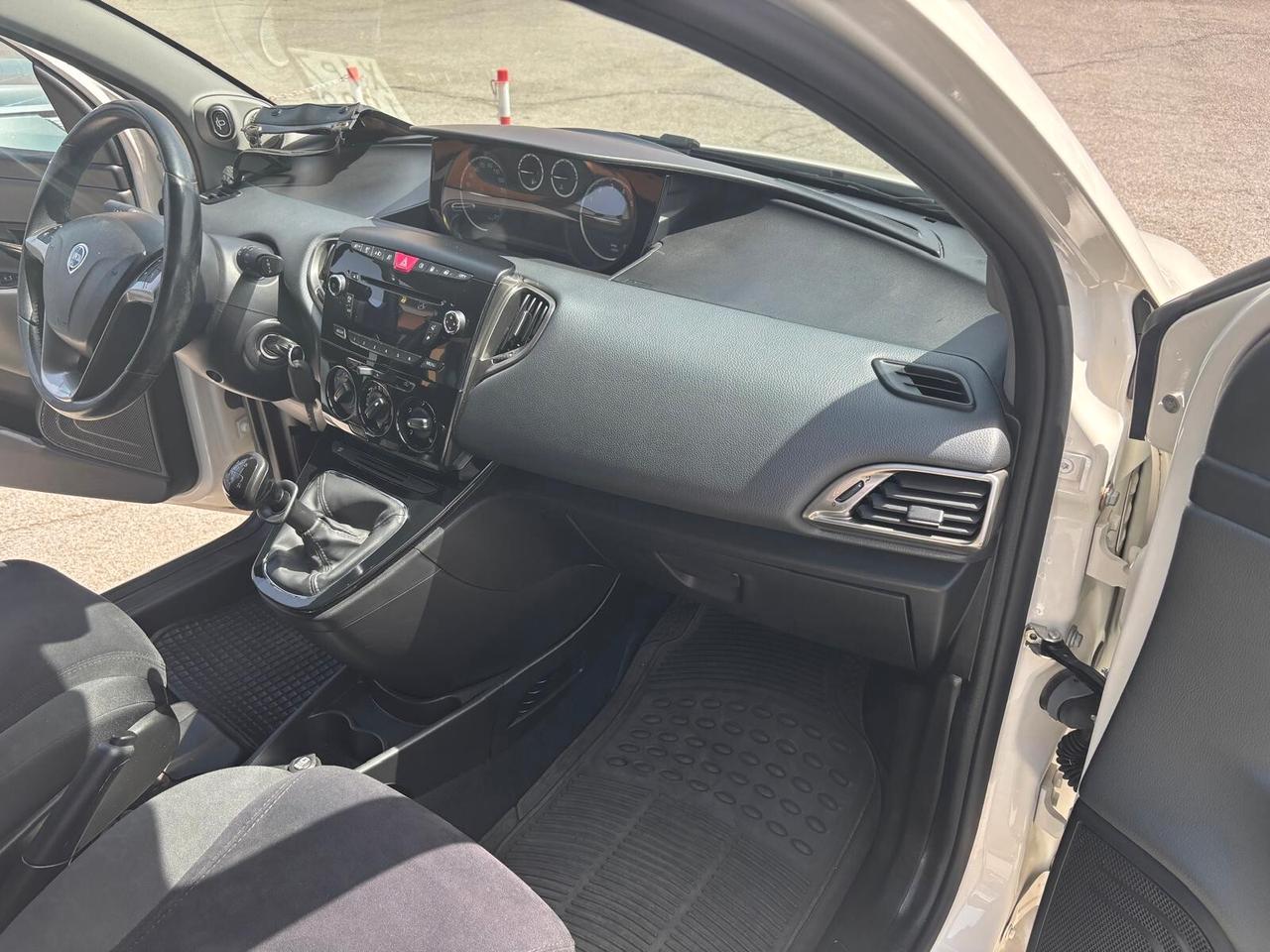 Lancia Ypsilon 0.9 TwinAir 85 CV 5 porte Metano Ecochic Gold
