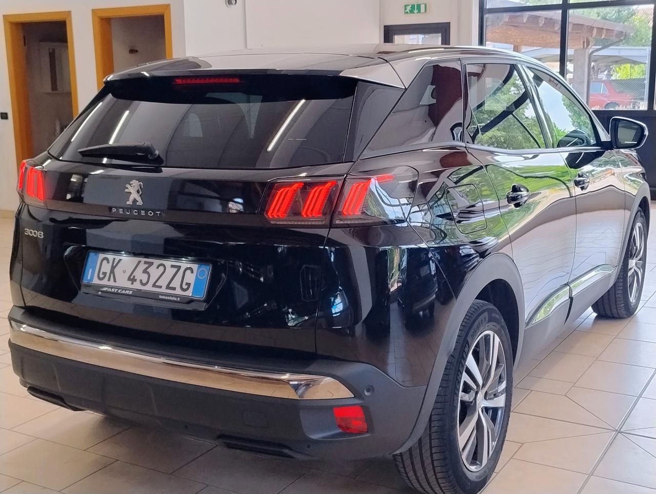 PEUGEOT 3008 BlueHDi 130 S&S EAT8 ALLURE CARPLAY