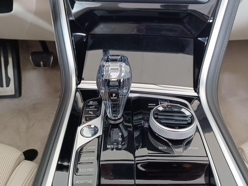 BMW Serie 8 G14 2018 Cabrio Diesel 840d Cabrio mhev 48V xdrive Individual Composition