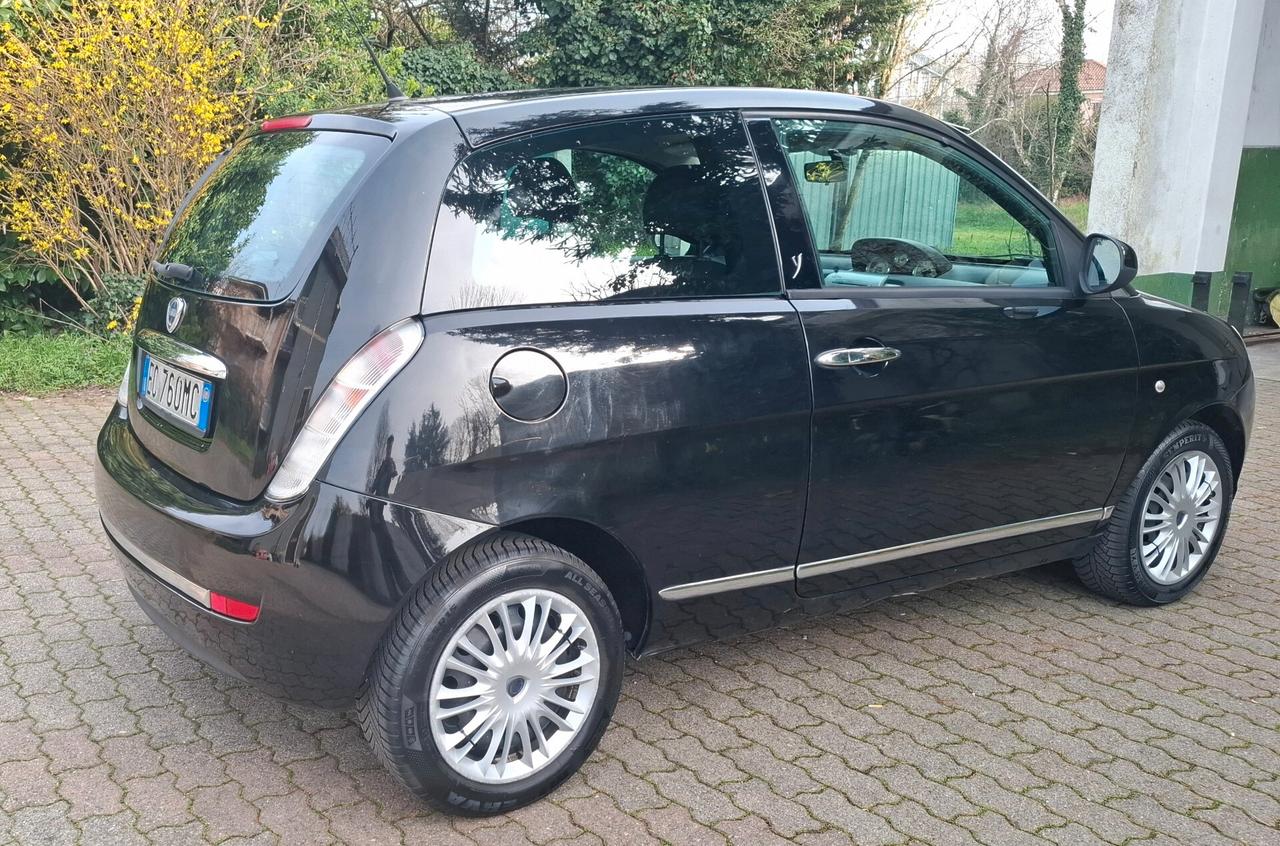 Lancia Ypsilon 1.2 Argento