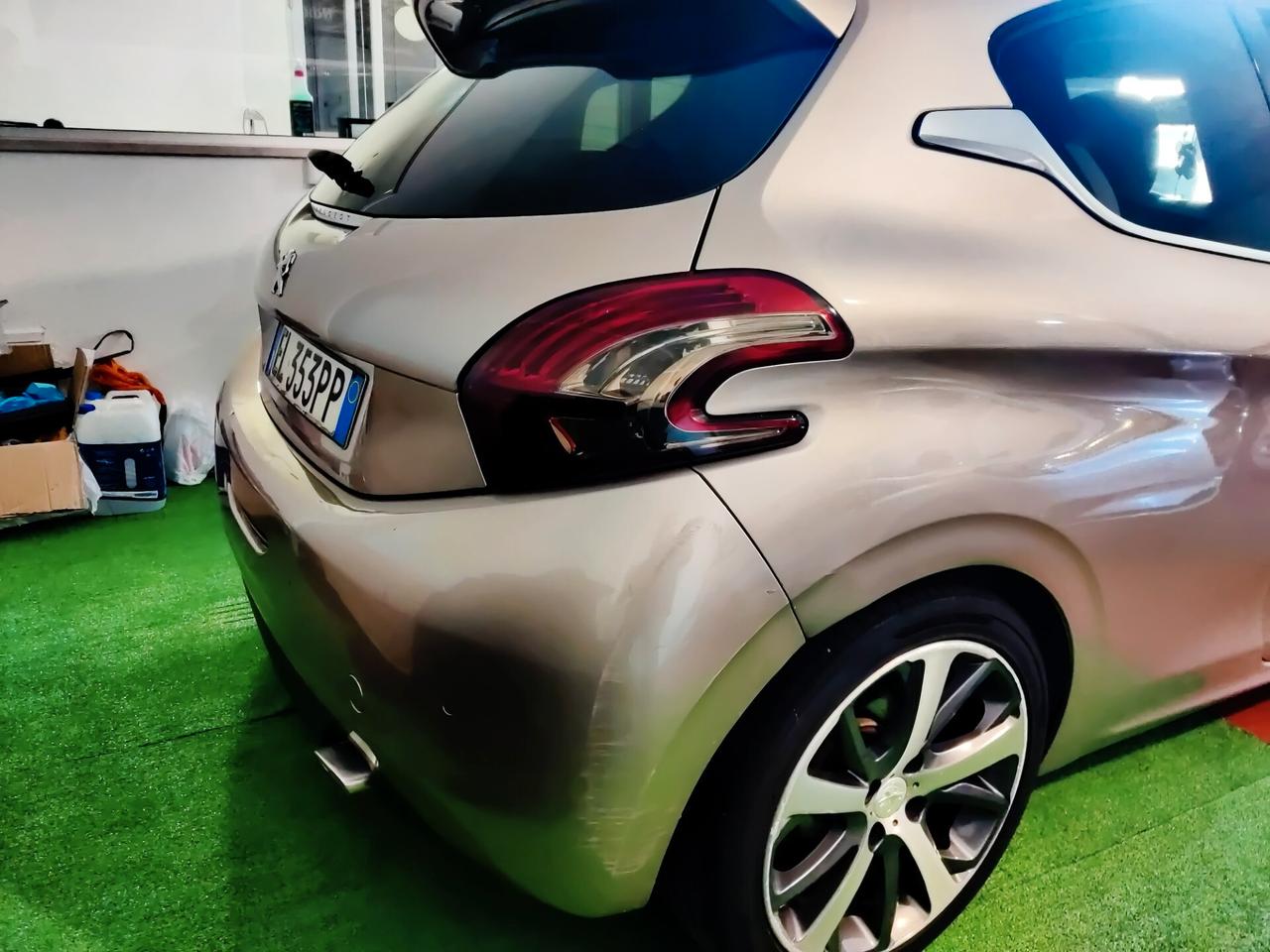 Peugeot 208 1.6 e-HDi 115 CV Stop&Start 3 porte Allure