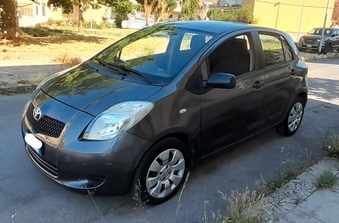 Toyota Yaris benzina x neo patentati