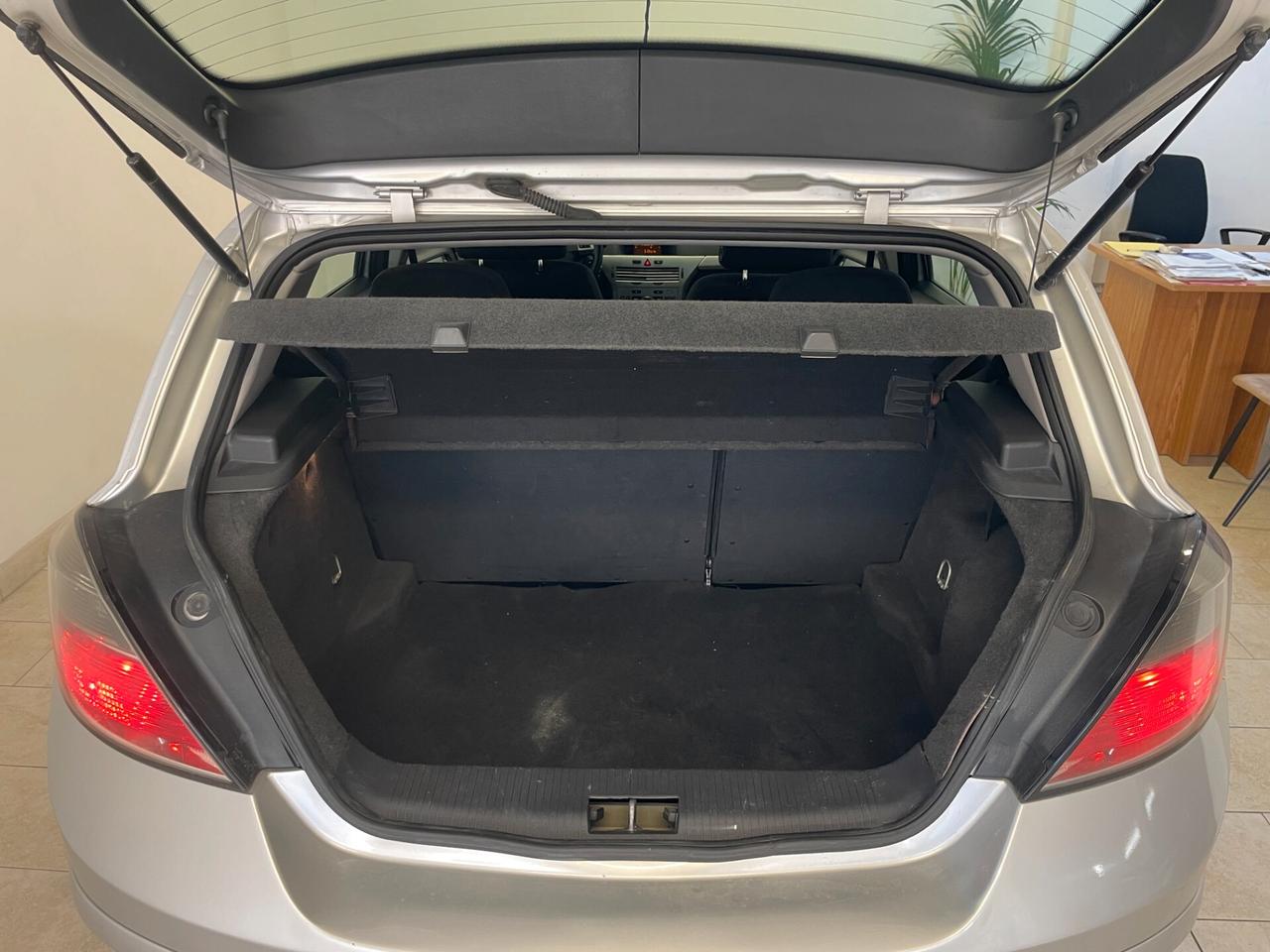 Opel Astra 5p 1.4 GPL FULL TAGLIANDATA NEOPATENTATI