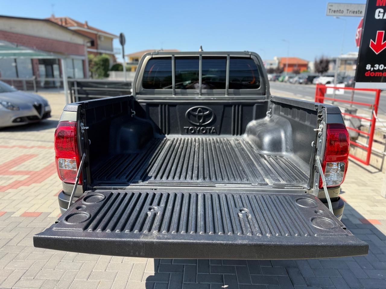 Toyota Hilux 2.8 D-4D 4WD 4 porte Double Cab Comfort