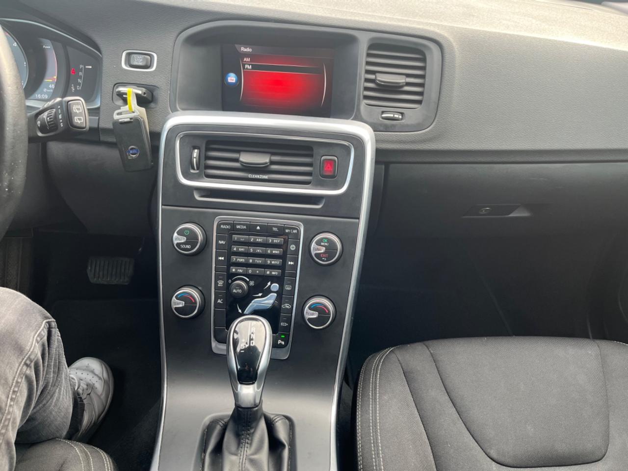Volvo V60 D3 Geartronic R-design 2018 2.0 DIESEL 108.000 KM