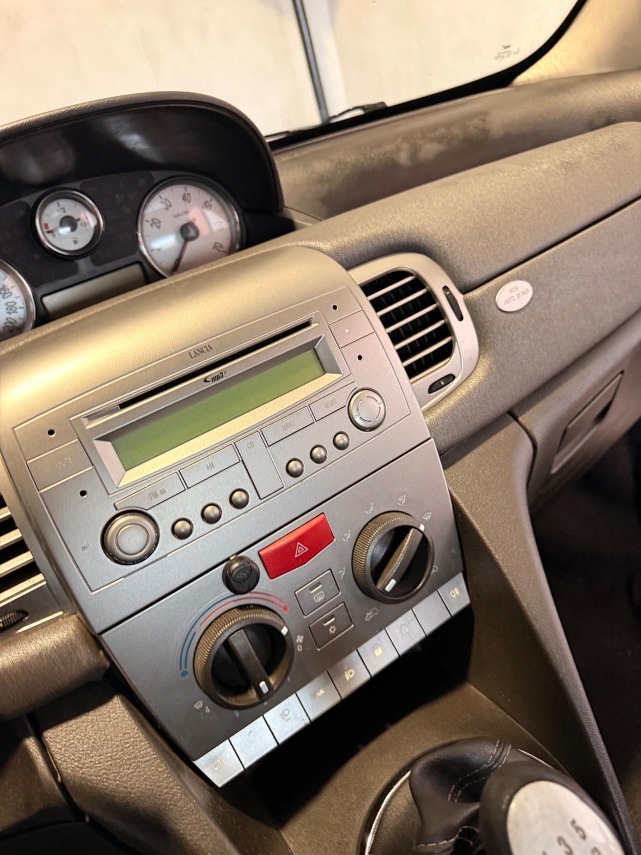 Lancia Ypsilon 1.4 Argento